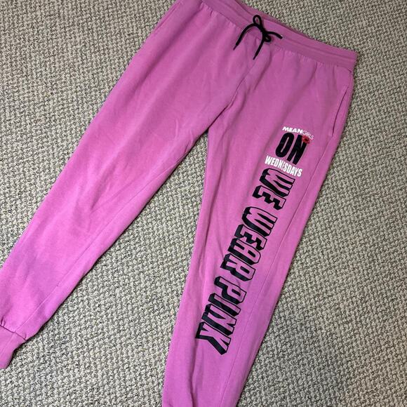 Cute vintage y2k pink mean girls ‘on Wednesdays we wear pink’ sweat pants - Picture 2 of 5